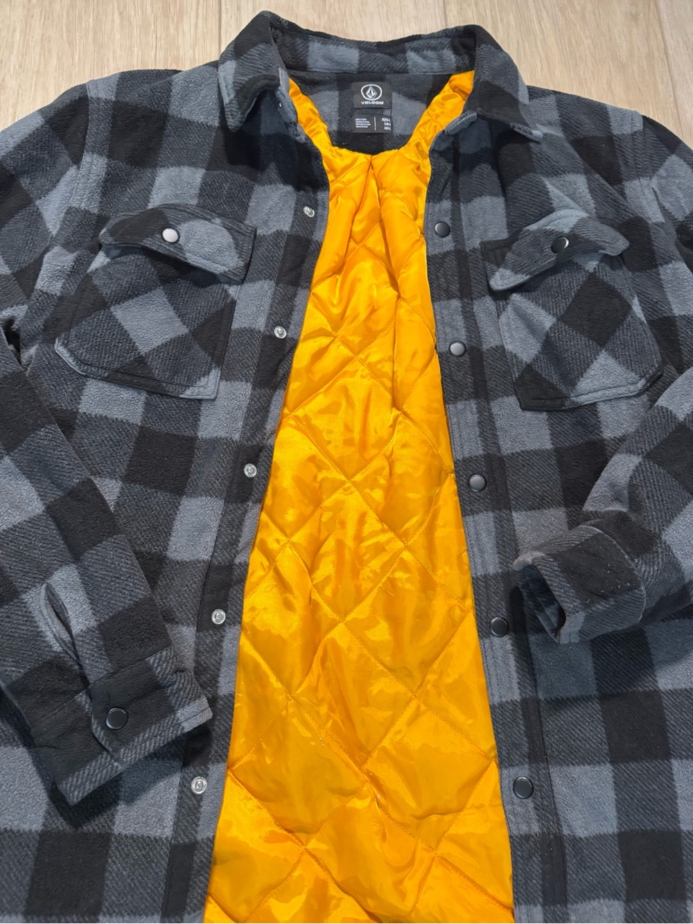 Volcom Men’s Gray/Black plaid flannel insulated shirt jacket coat size Large - Picture 2 of 16